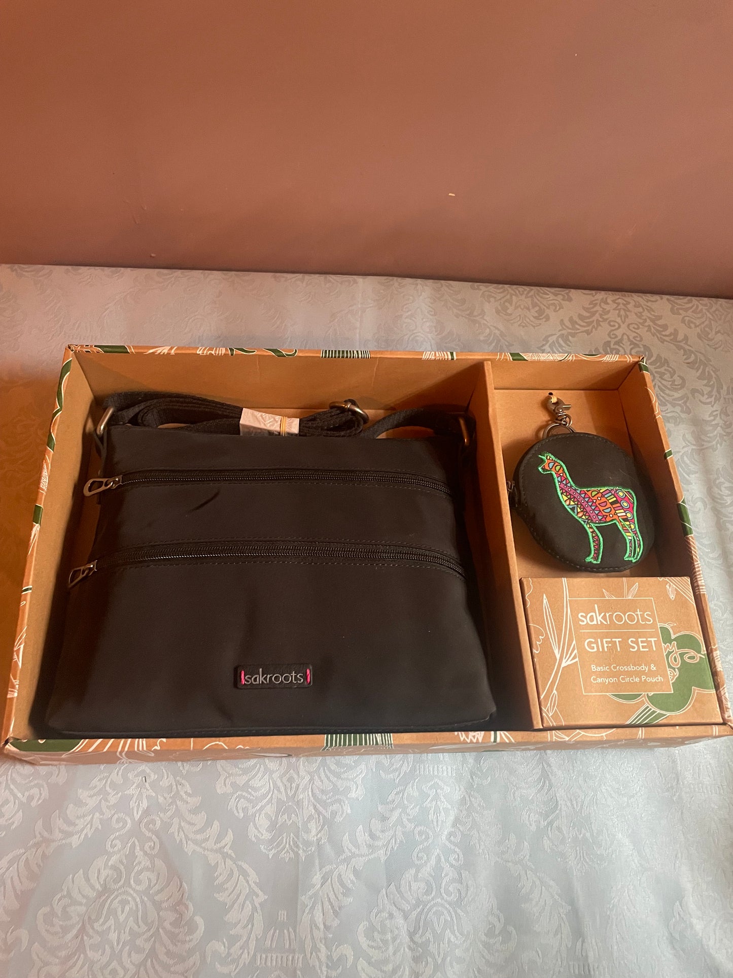 Sakroots Gift Set Basic Crossbody & canyon circle pouch NEW