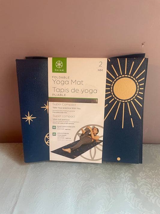 Gaiam Yoga Mat - Folding Travel Fitness Foldable Exercise Midsummer Nights NEW