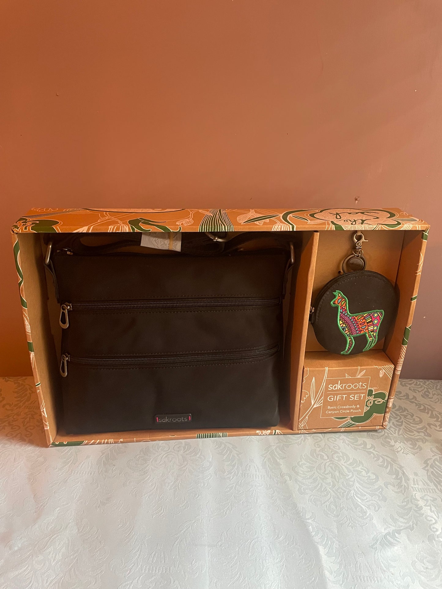 Sakroots Gift Set Basic Crossbody & canyon circle pouch NEW