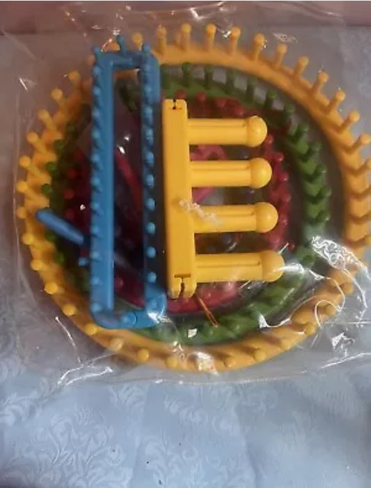 Knifty Knitter Loom Set of 6 Various Sizes and Hook