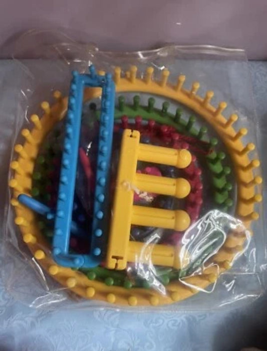 Knifty Knitter Loom Set of 6 Various Sizes and Hook